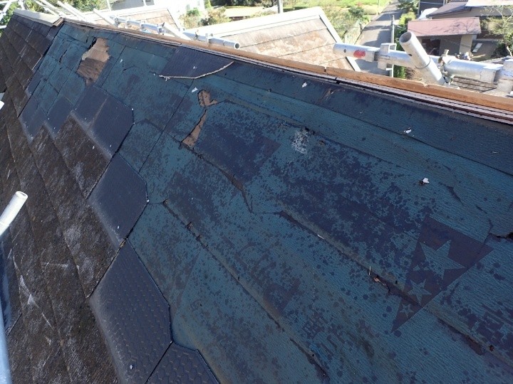 飛散したスレート瓦