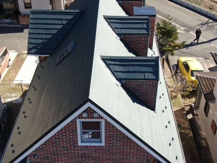 屋根カバー工法が完工した屋根