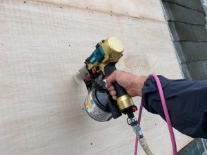 野地板の交換作業