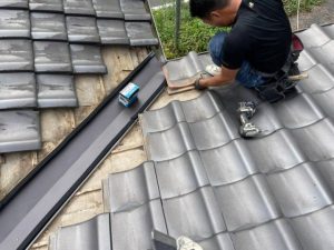 カラーステン谷板金を設置