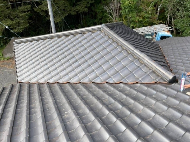 谷板金交換工事後の屋根