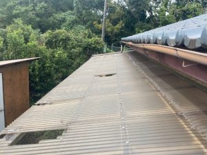 波板ポリカの破損した状態