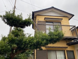 台風で損傷した雨樋