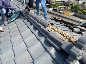 棟瓦の取り直し工事の作業開始