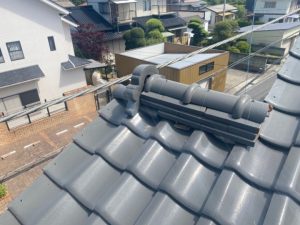 熨斗瓦の積み直し