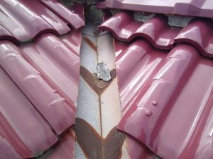 谷板金の劣化した状態を確認