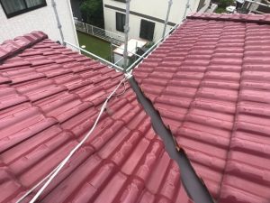 谷板金交換工事が無事に完工した状態