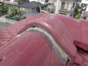 瓦を固定する釘が浮いた状態