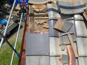 瓦の差し替え工事