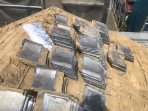 屋根葺き替え工事を開始