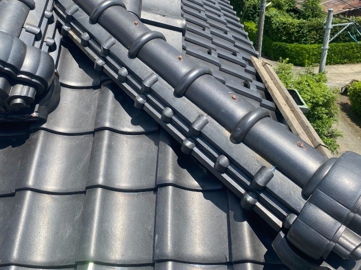 棟瓦の取り直し工事を実施