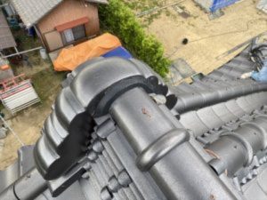 瓦の積み直し作業