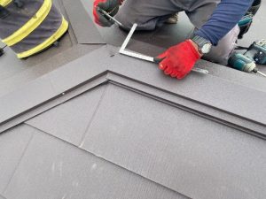 棟板金の取り付け作業工程