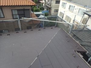 屋根材アイジー工業スーパーガルテクトの敷設後の屋根