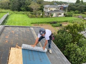 防水紙（ルーフィング）を敷設