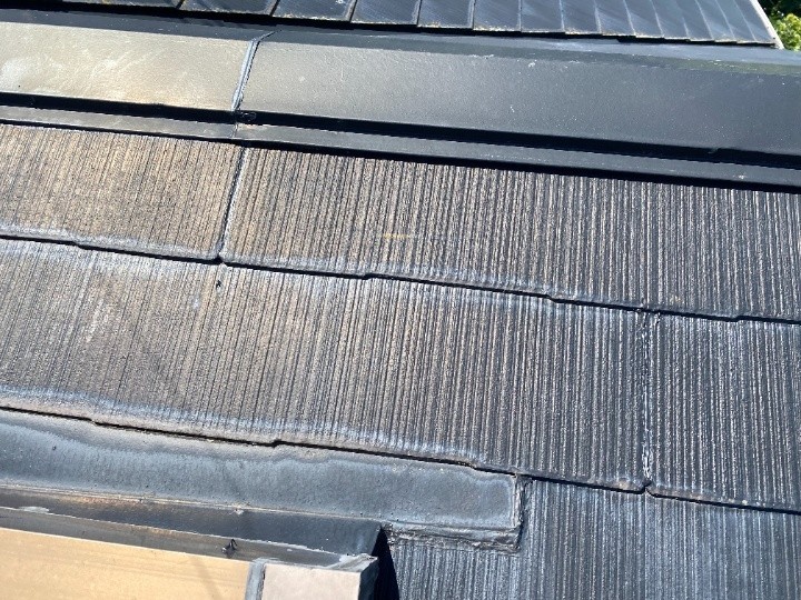 コロニアル瓦のコーキングの状態を確認