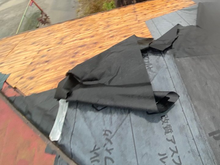 台風に依り飛散したスレート屋根