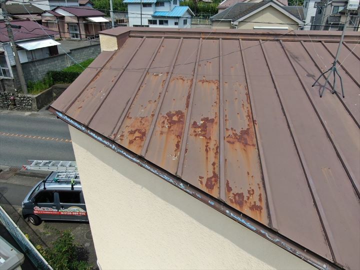 経年劣化で錆が広がった金属屋根