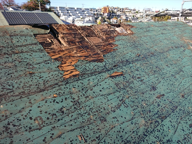 雨漏りによって腐食した屋根下地
