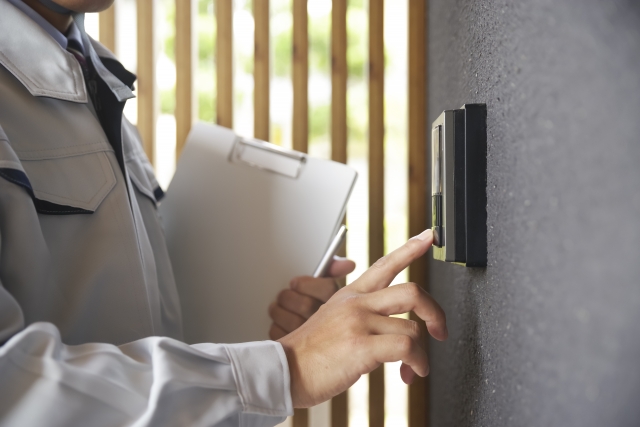 チャイムを鳴らす訪問業者