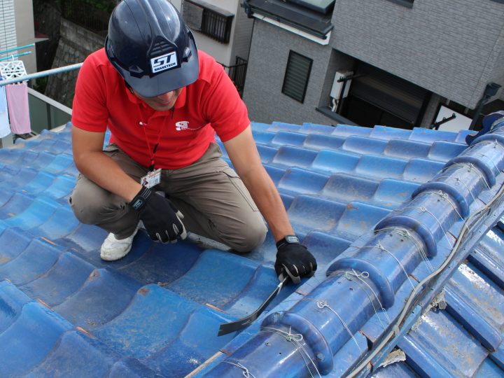 屋根点検の様子