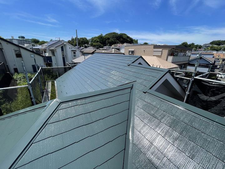 モスグリーンの屋根