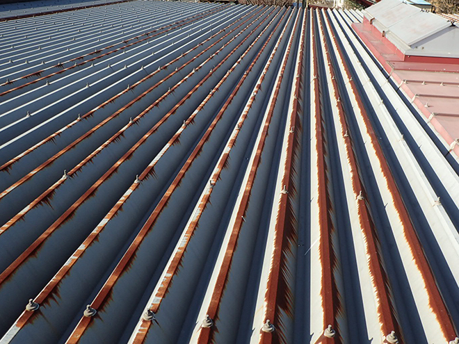 錆がひろがった折半屋根