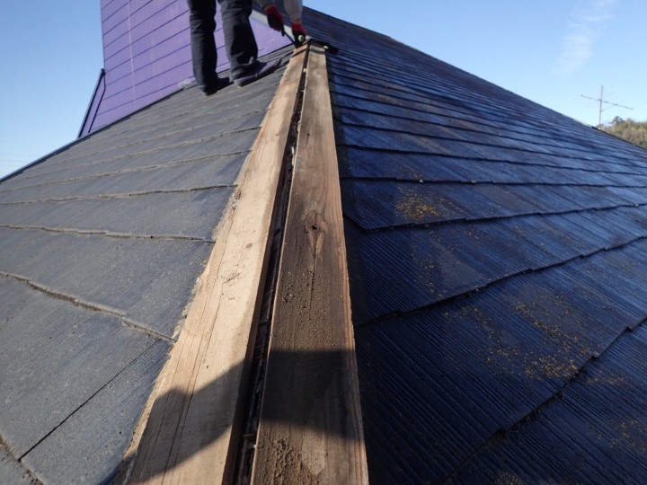 棟板金を撤去して下地を確認