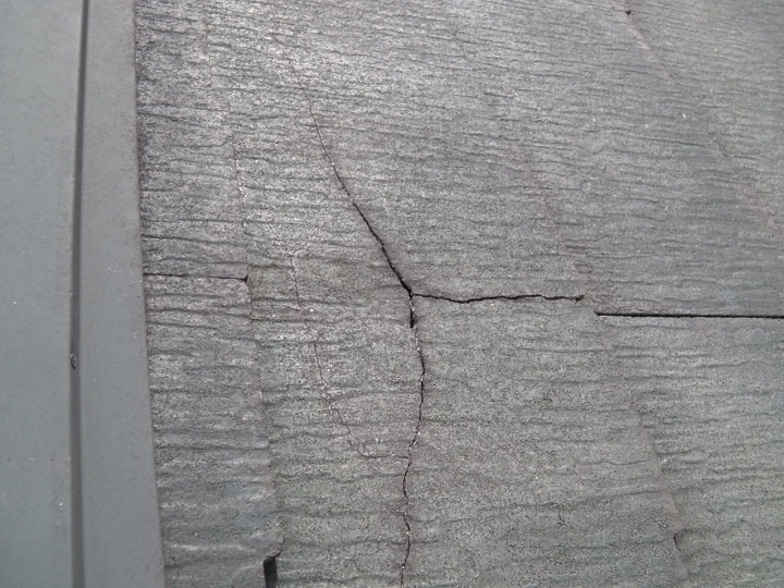 屋根材のひび割れ