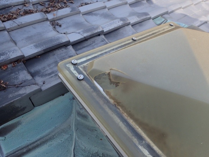 ポリドームの一部が破損