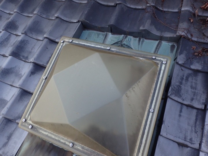 天窓は周囲の板金やパッキンが劣化