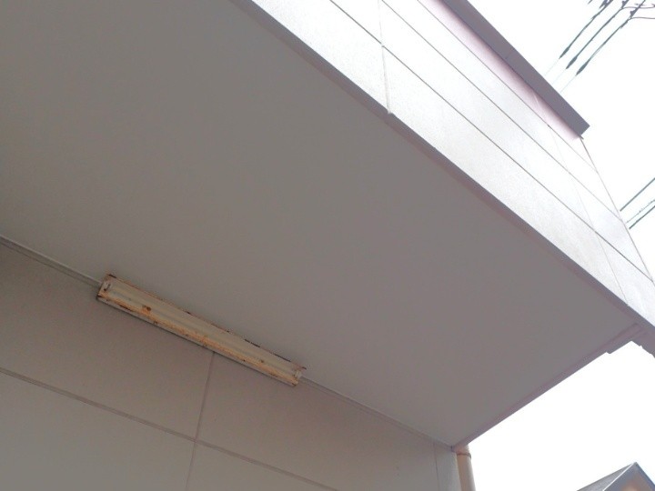 軒天の仕上がりを最終確認