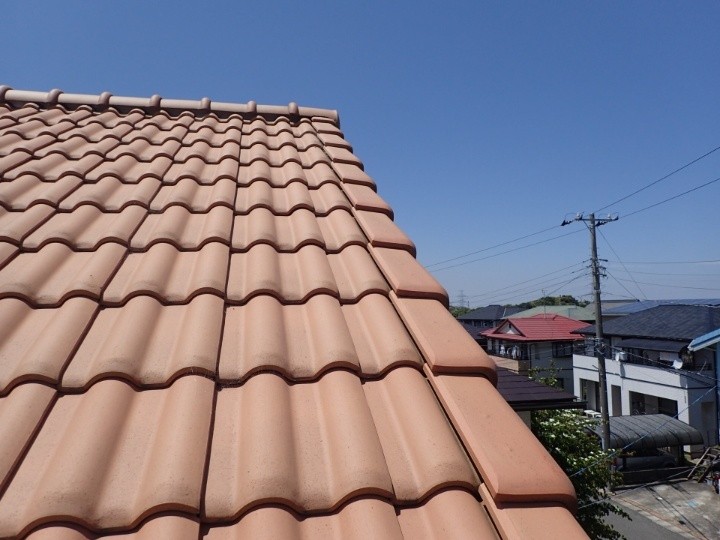 袖部分のケラバ瓦がズレた状態