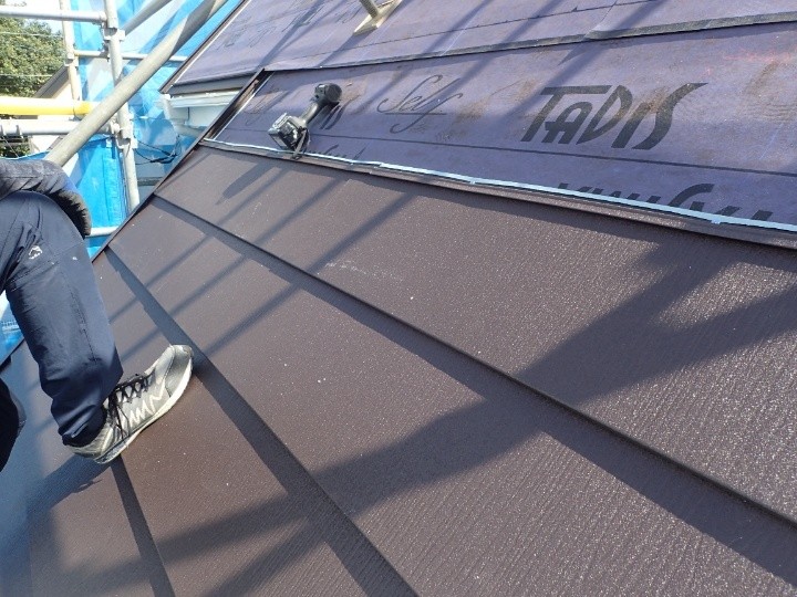 屋根材「スーパーガルテクト」の設置