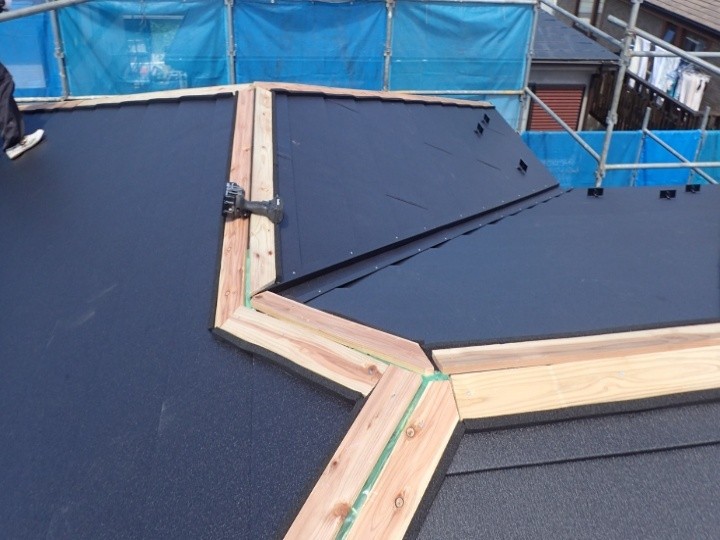 貫板（木材）の設置