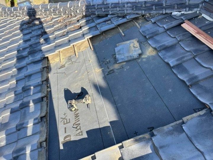 防水紙（ルーフィング）を敷設