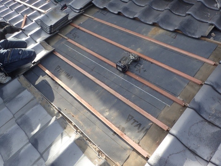 新しい瓦桟を設置