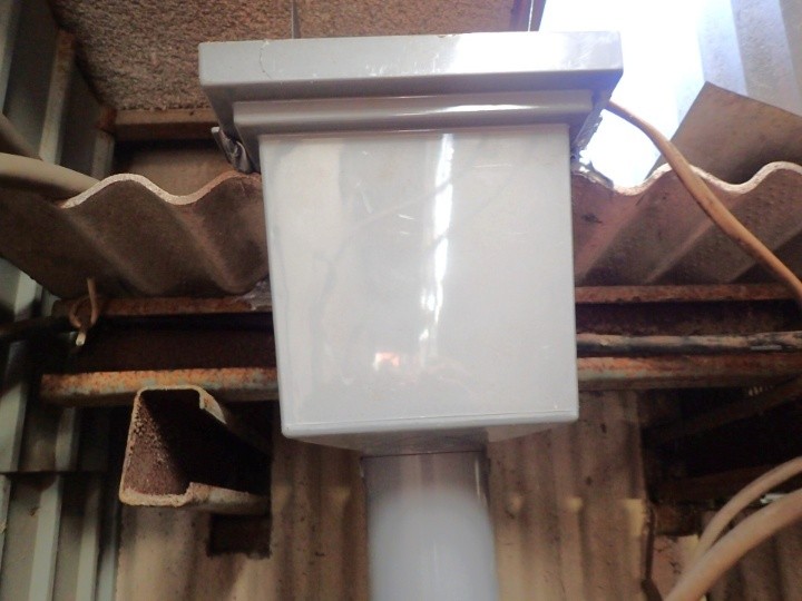 集水マスを取り付け