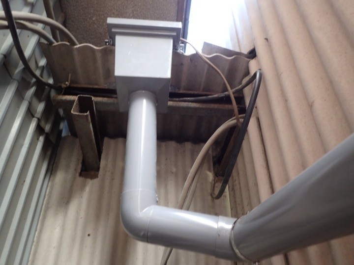 竪樋(75Φ)を設置