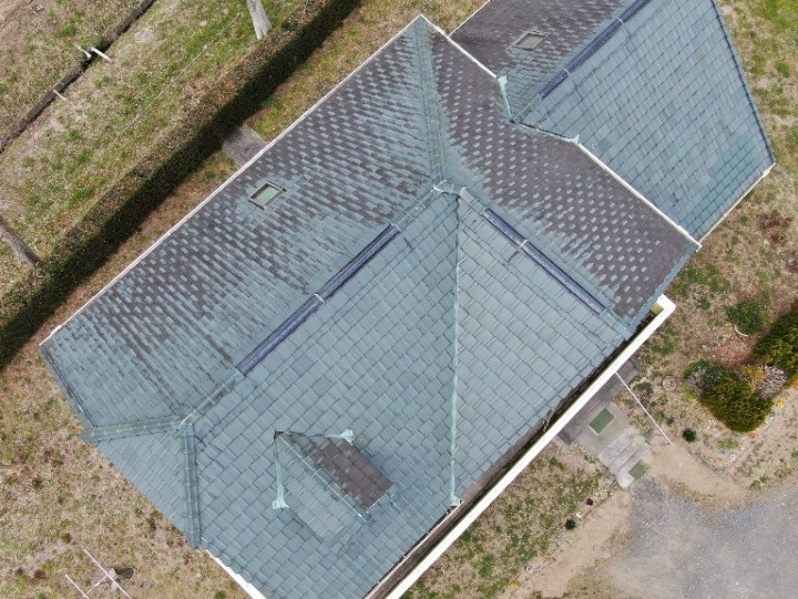 ドローンで屋根全体の状態を調査