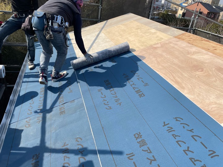 屋根リフォームの様子