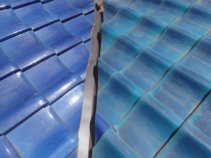 谷板金の腐食穴による雨漏りを谷板金交換工事と棟瓦取り直し工事で改善