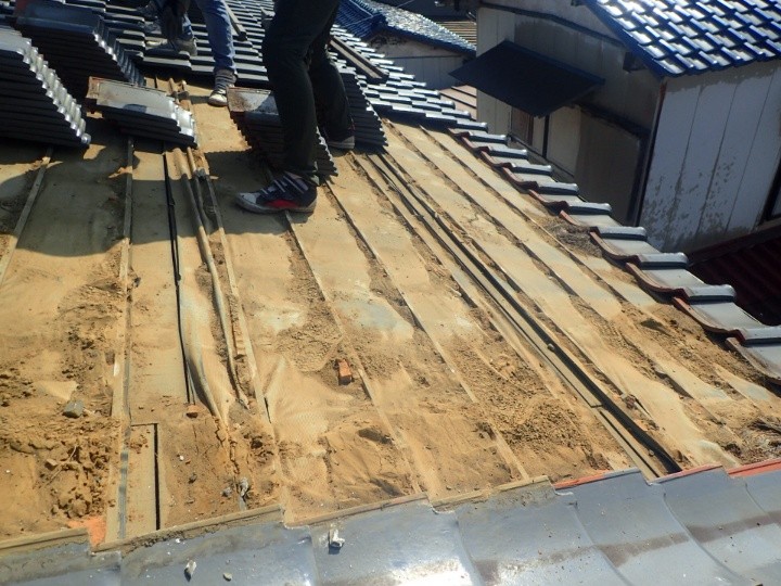 瓦撤去後の屋根下地
