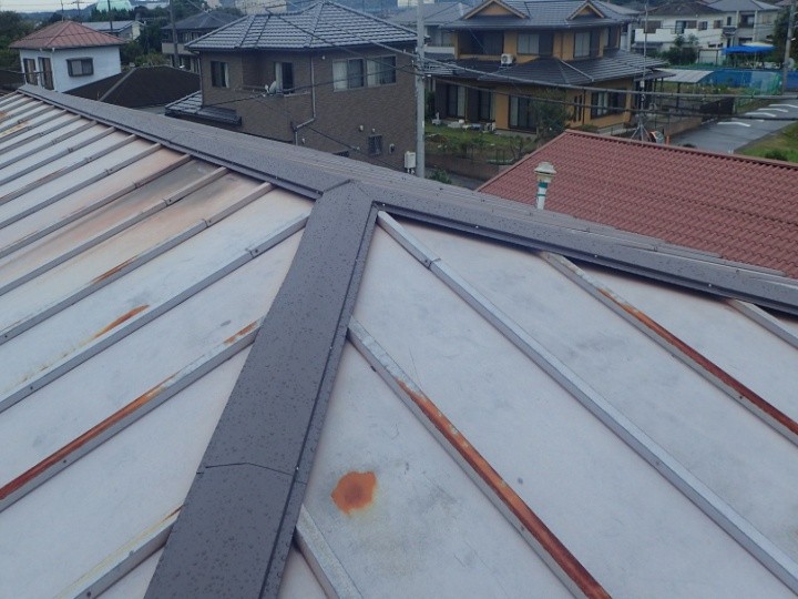 棟板金交換工事した屋根の状態