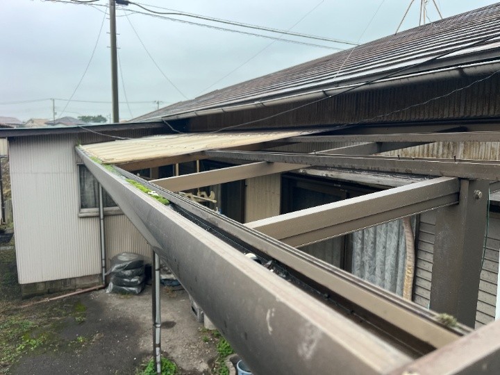 波板撤去後のポーチ屋根