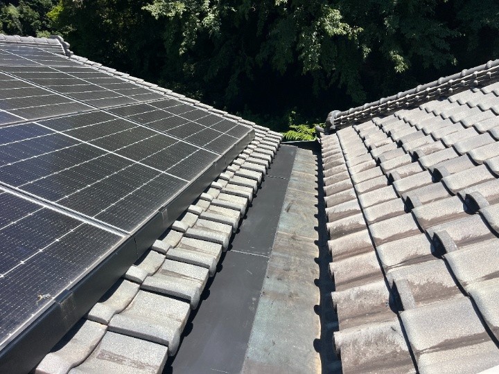 木更津市瓜倉にて天井のカビと雨染みの原因となった谷板金にカバー工事を行い雨漏り改善