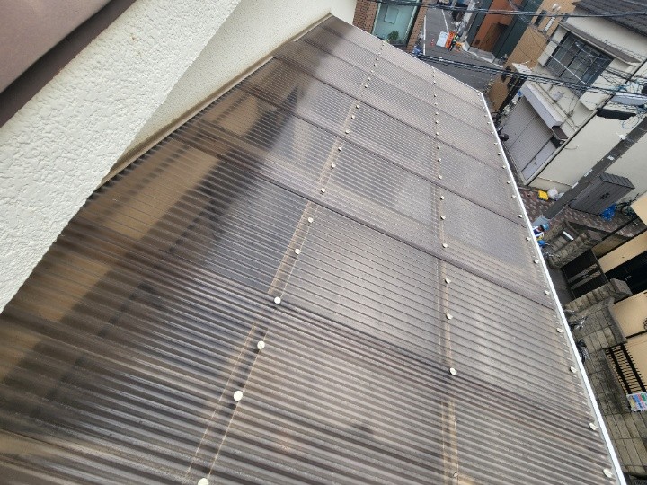 劣化したベランダ屋根全体