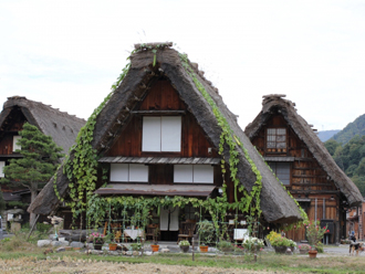 白川郷　藁葺き屋根