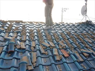 震災で瓦屋根が落下003_R