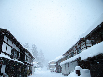 降り積もる雪